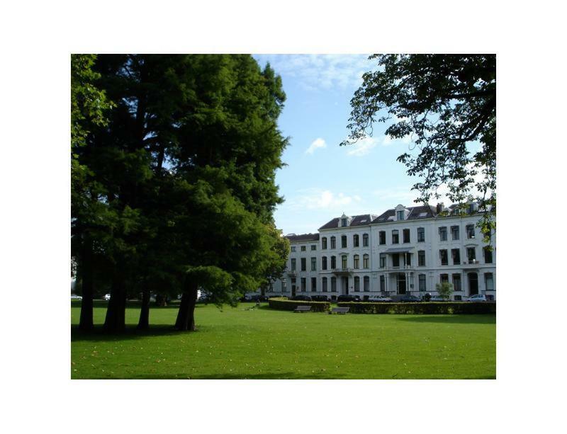 Bed & Breakfast Frans Hals ฮาร์เลม ภายนอก รูปภาพ